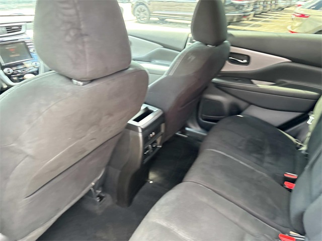 Vehicle image 17 of 32
