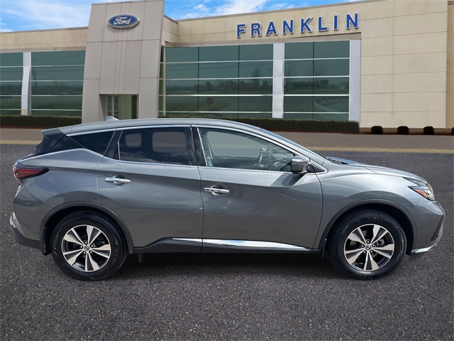 Vehicle image 4 of 32