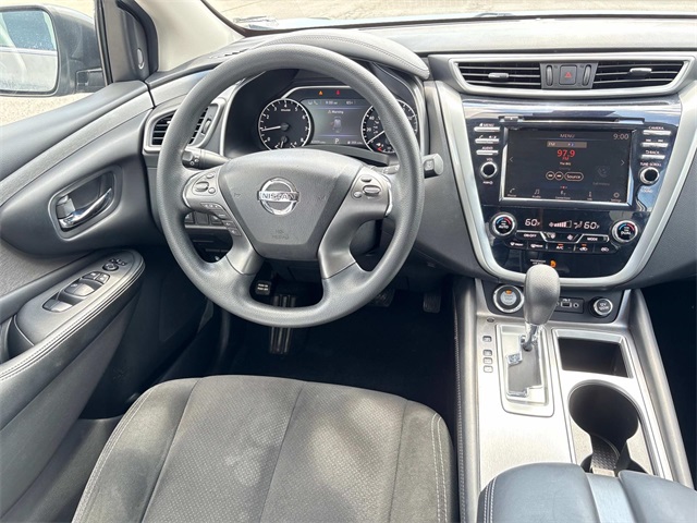 Vehicle image 14 of 32
