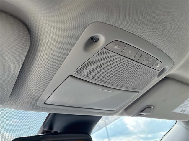Vehicle image 31 of 32