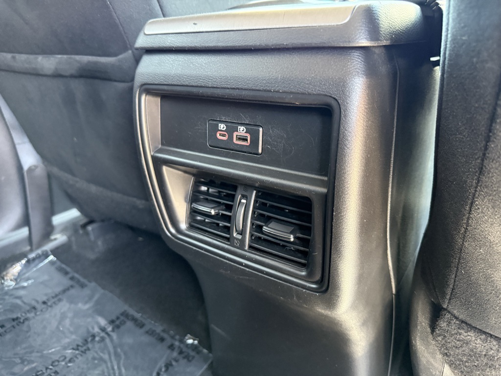 Vehicle image 23 of 29