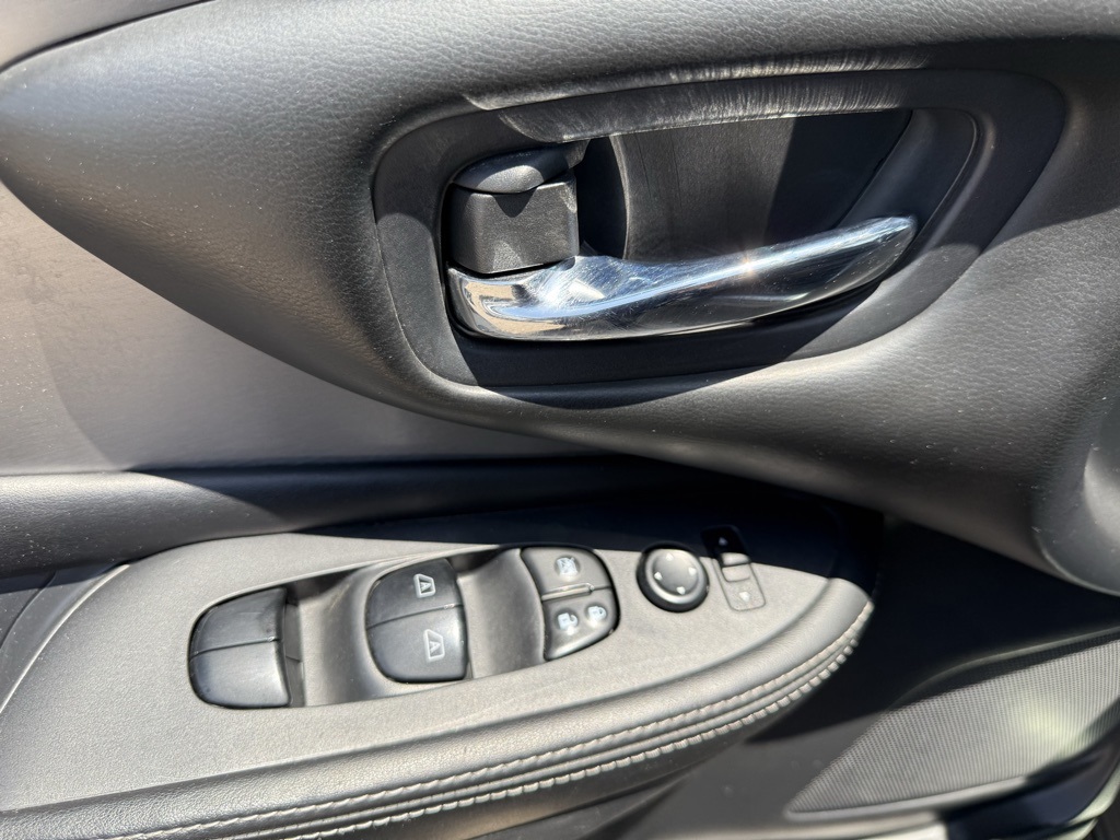 Vehicle image 10 of 29