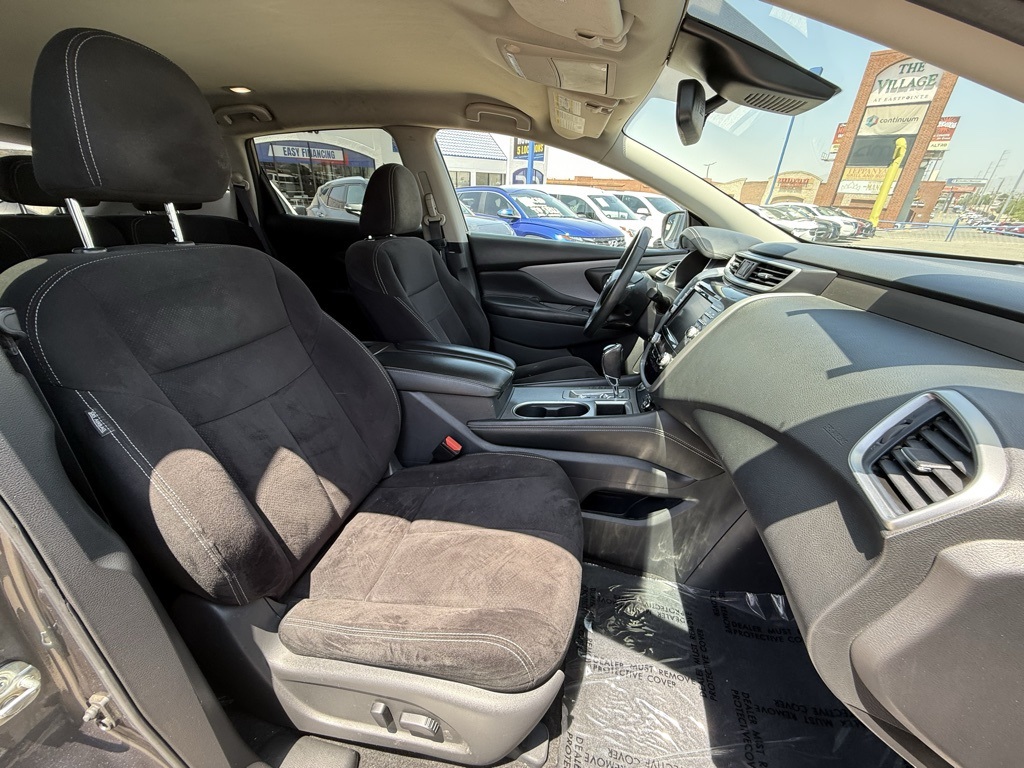 Vehicle image 25 of 29