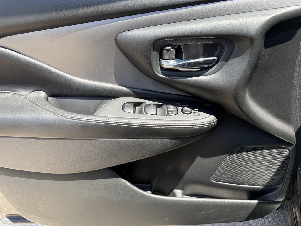 Vehicle image 11 of 29