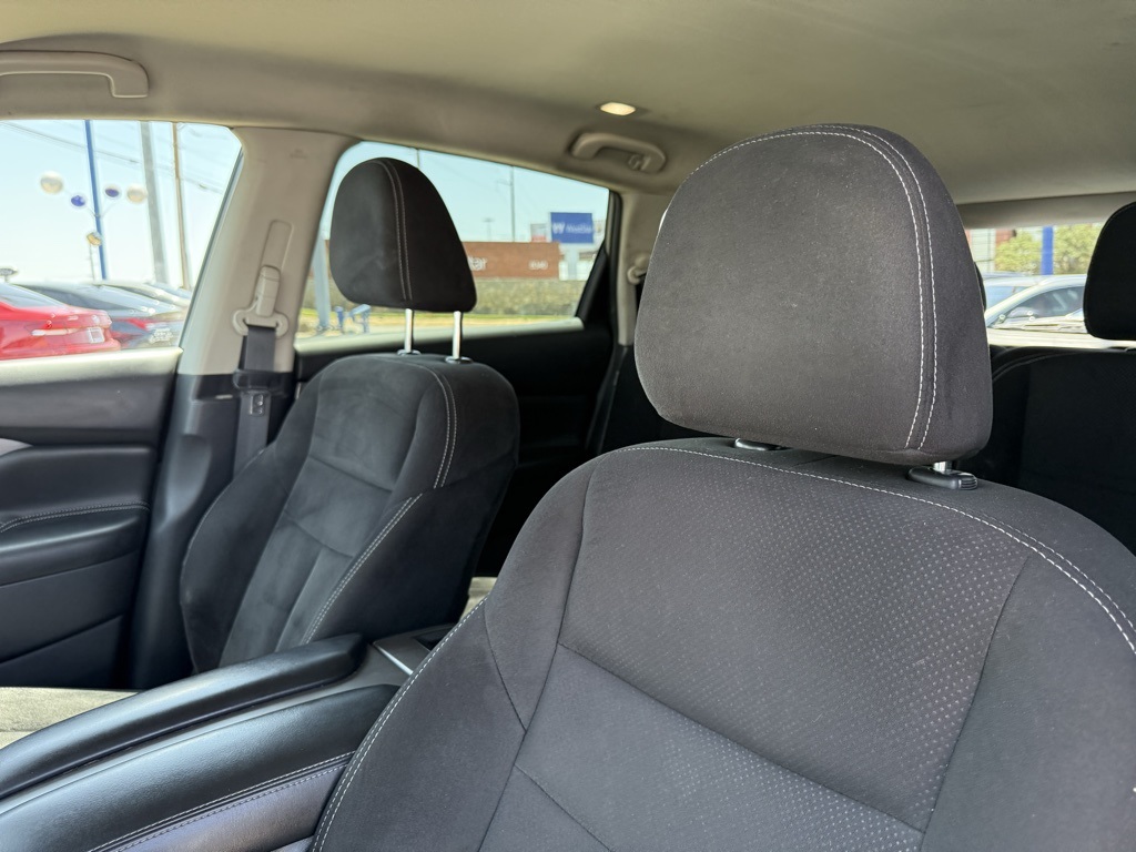 Vehicle image 13 of 29