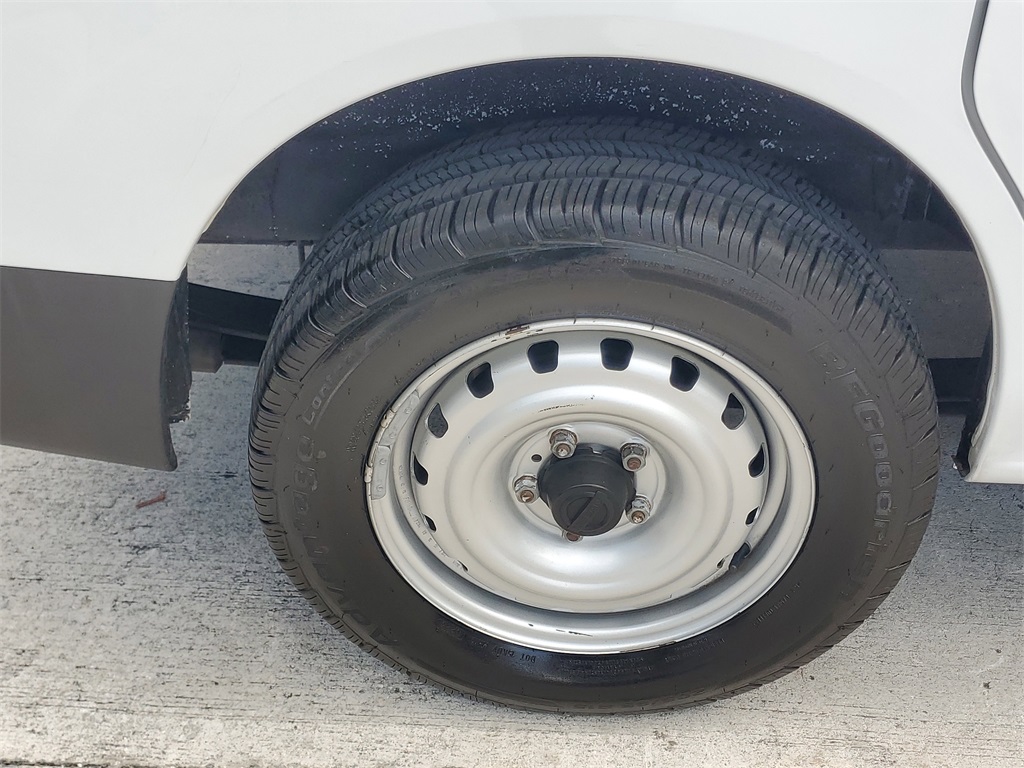 Vehicle image 7 of 27