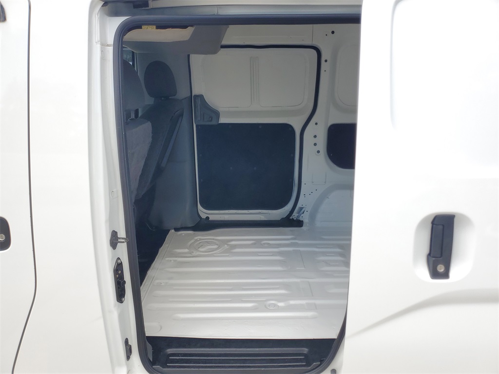 Vehicle image 13 of 27