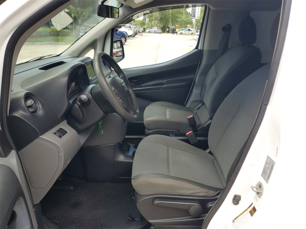 Vehicle image 17 of 27