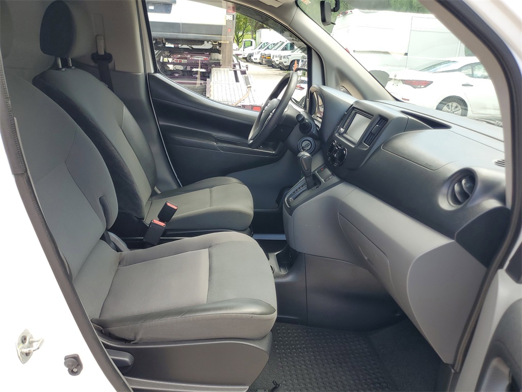 Vehicle image 8 of 27