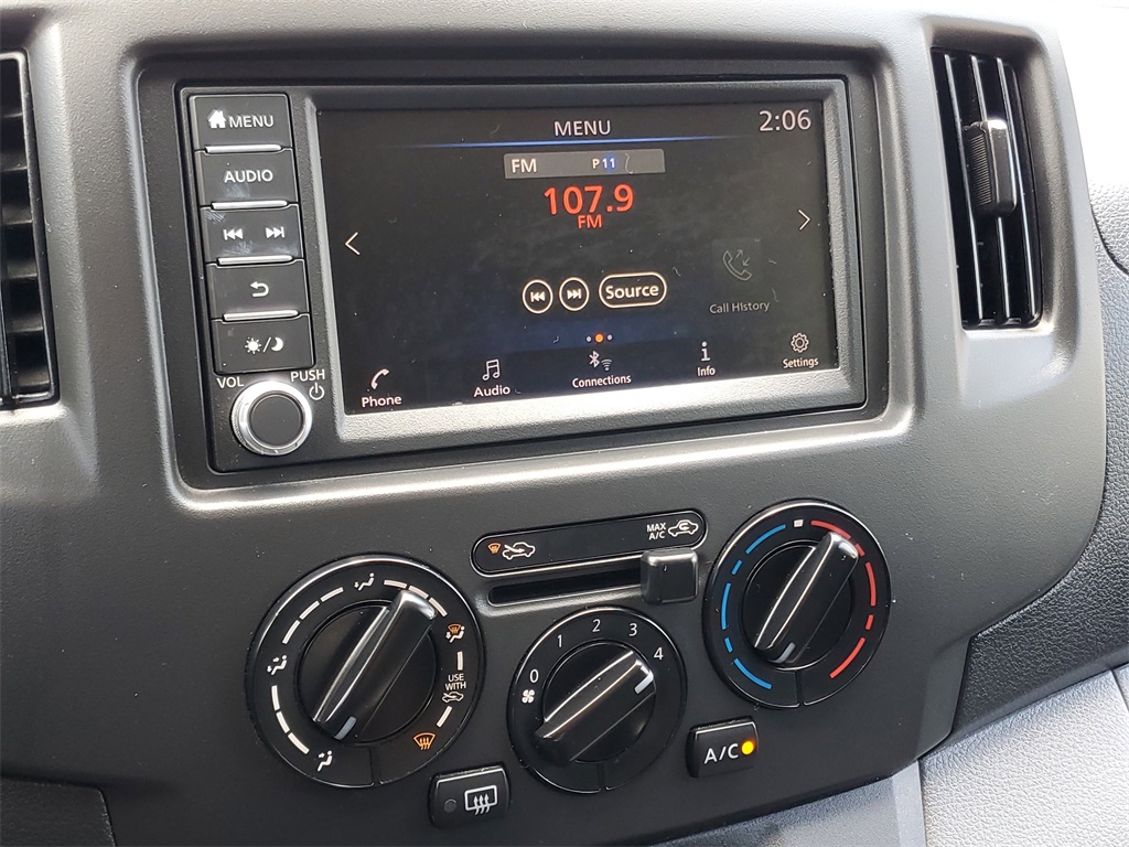 Vehicle image 25 of 27