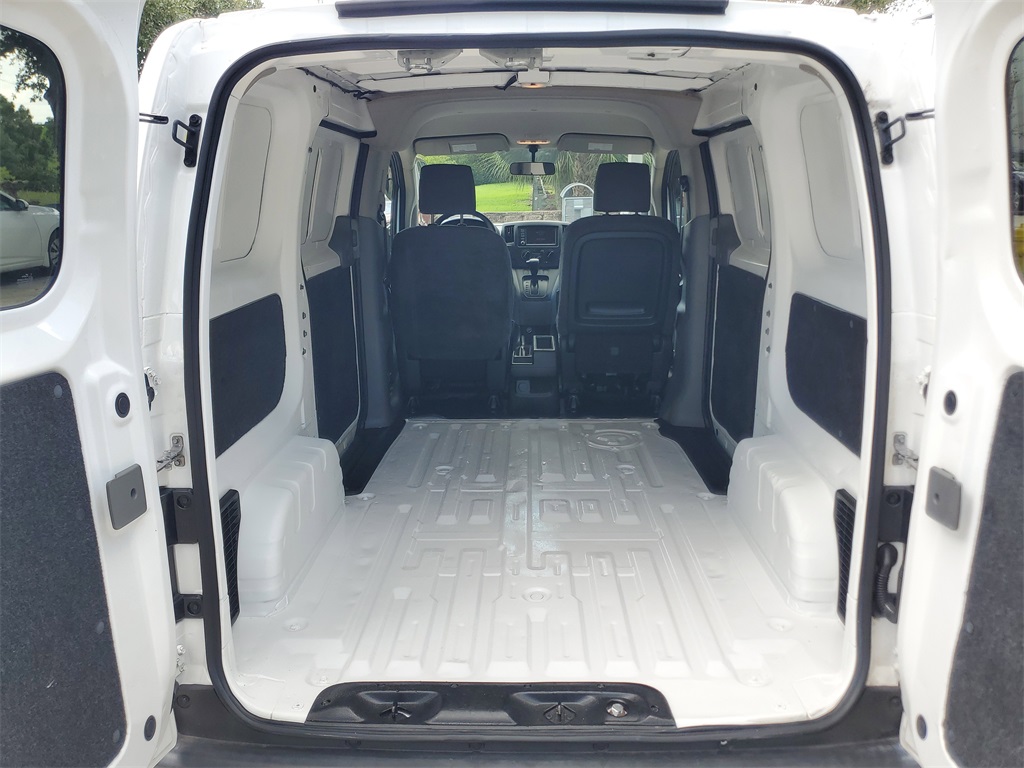 Vehicle image 12 of 27