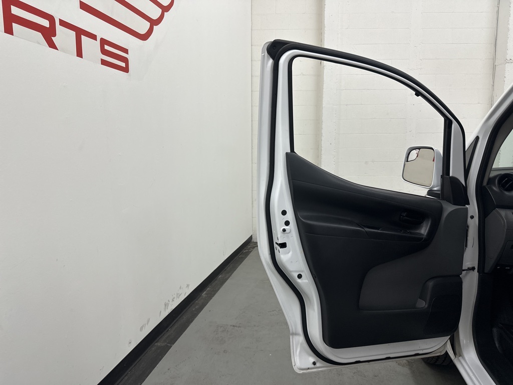 Vehicle image 37 of 68