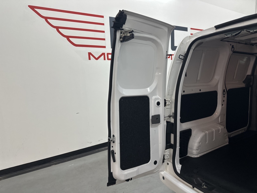Vehicle image 20 of 68