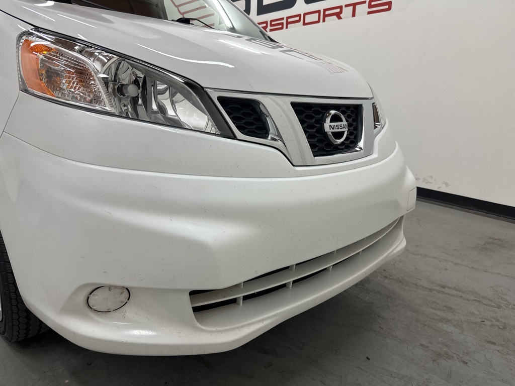 Vehicle image 10 of 68