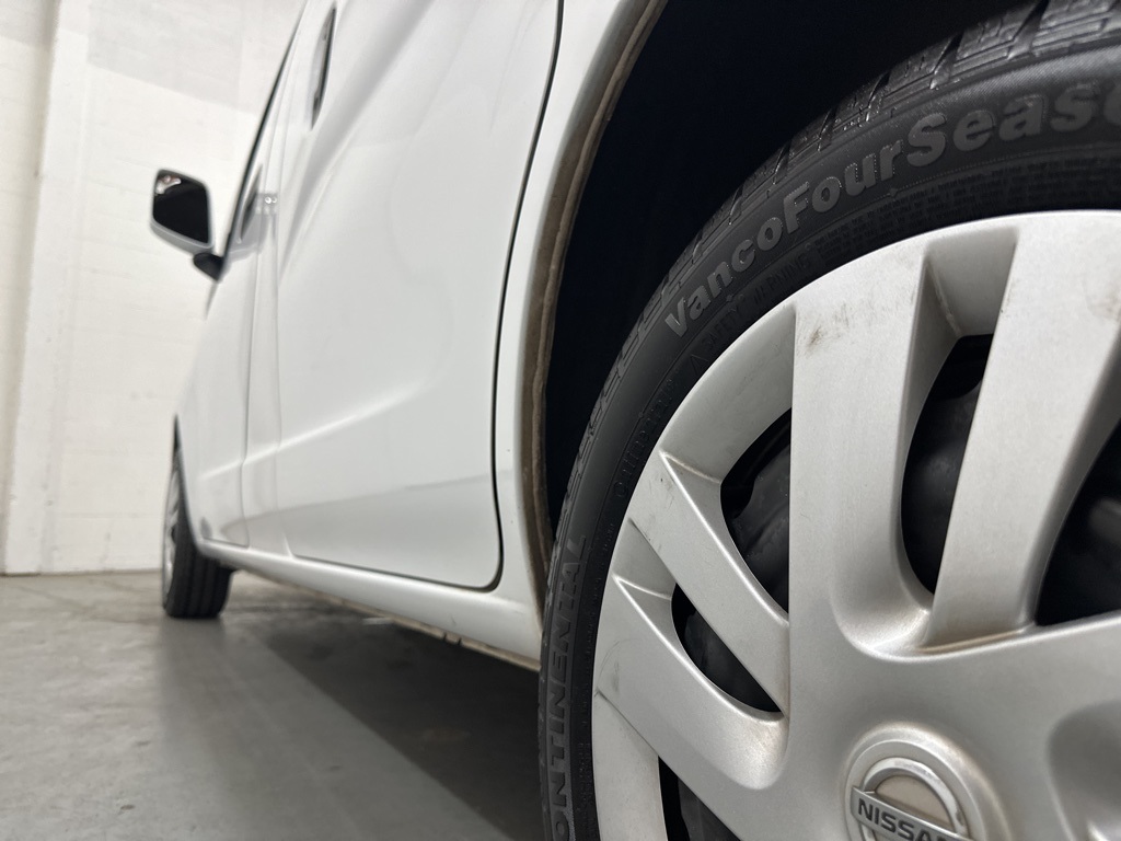Vehicle image 23 of 68