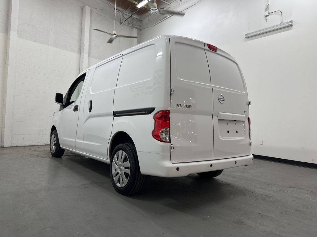 Vehicle image 8 of 68
