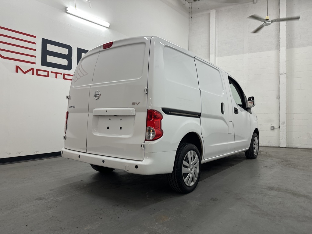 Vehicle image 6 of 68