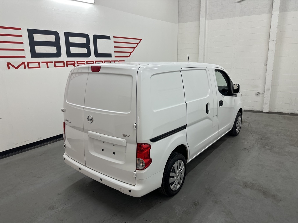 Vehicle image 7 of 68