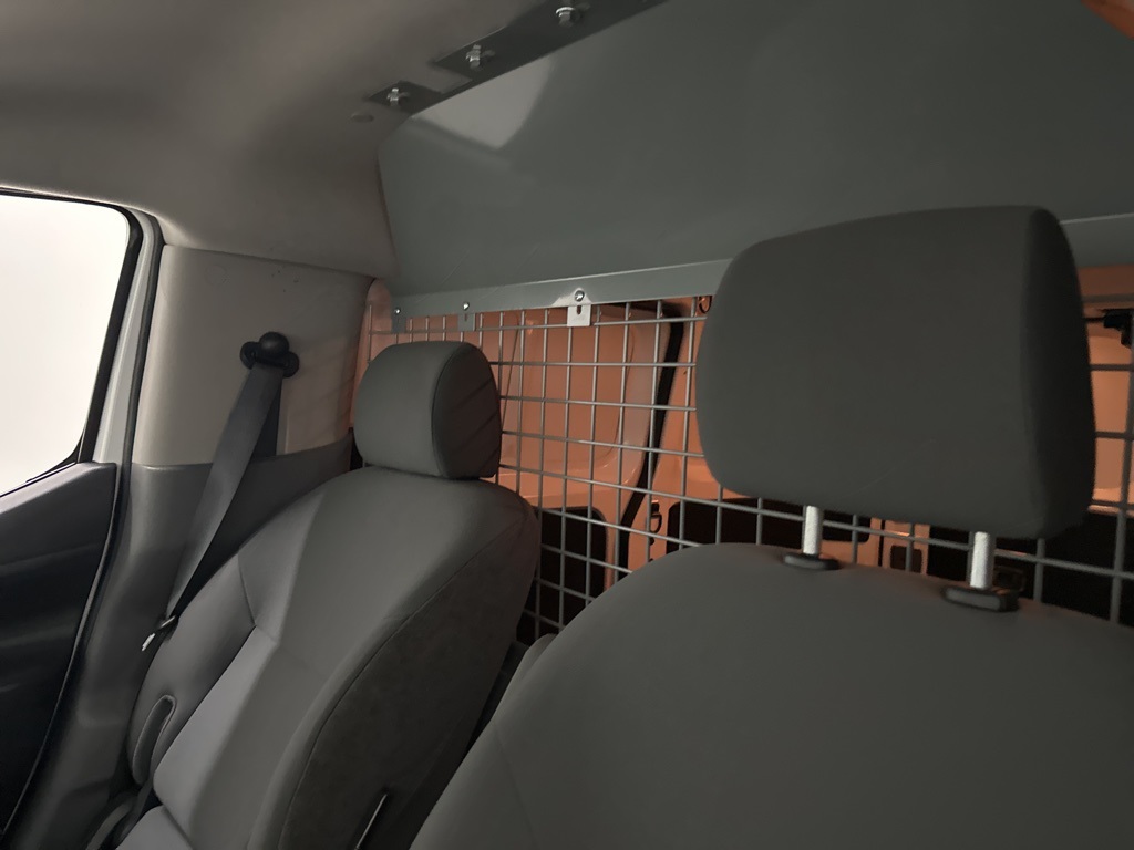 Vehicle image 31 of 68