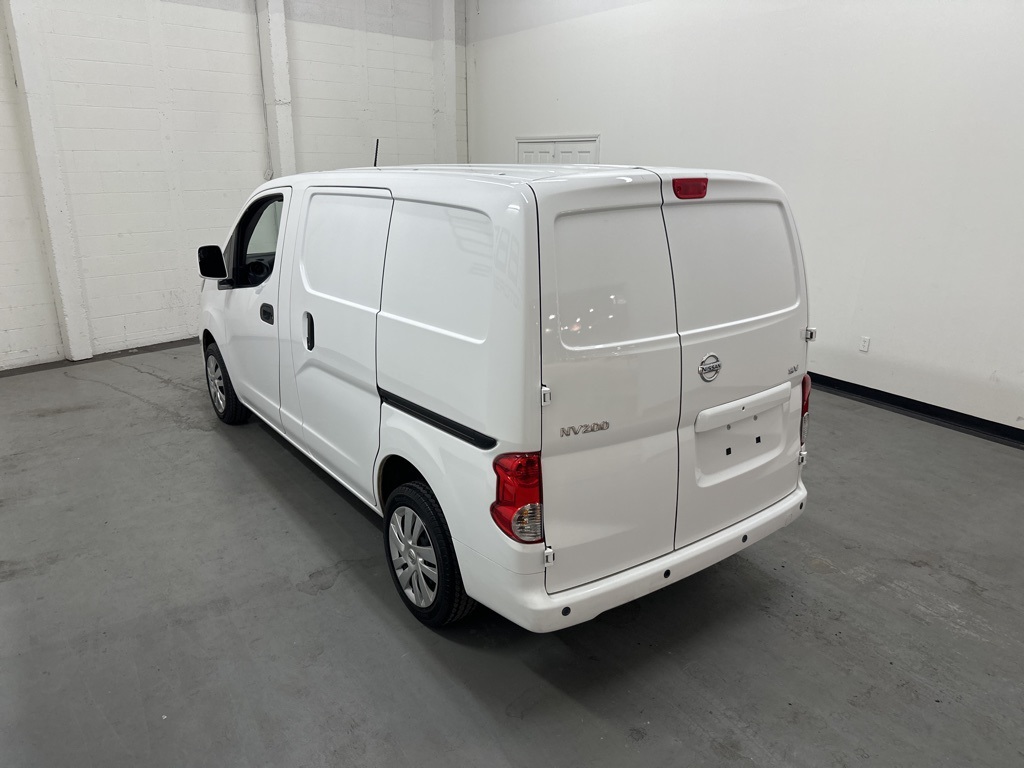 Vehicle image 9 of 68