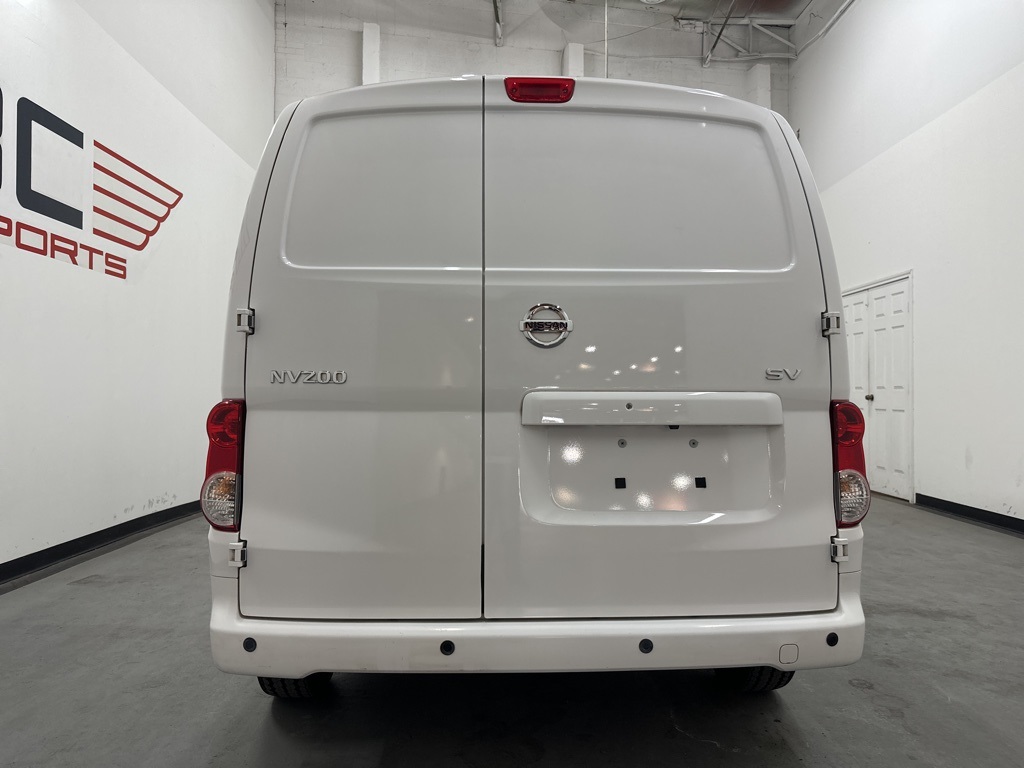 Vehicle image 17 of 68