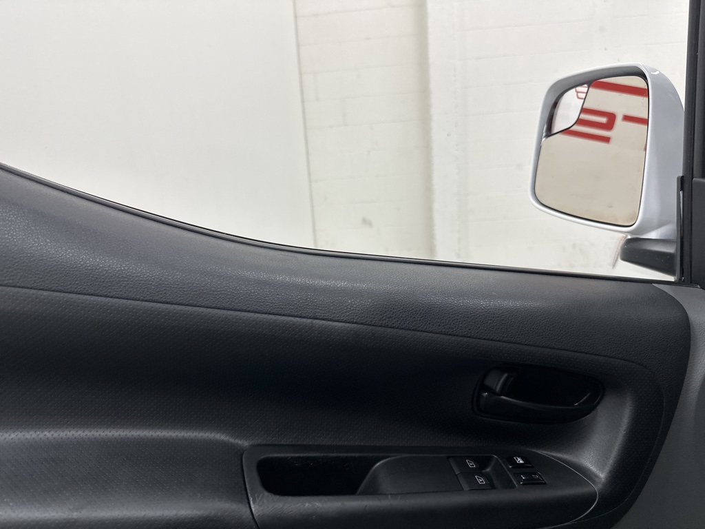Vehicle image 38 of 68