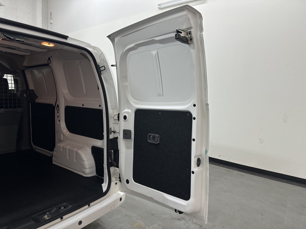 Vehicle image 19 of 68