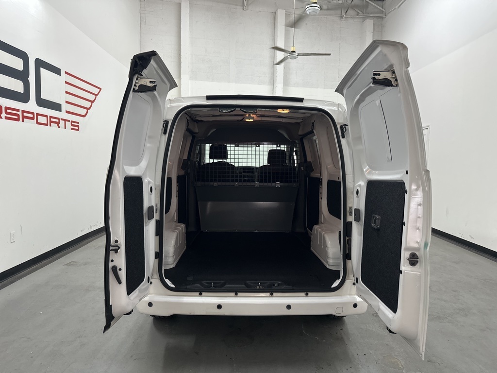 Vehicle image 18 of 68