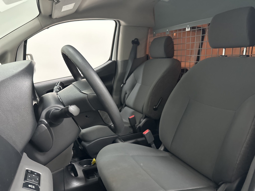 Vehicle image 28 of 68