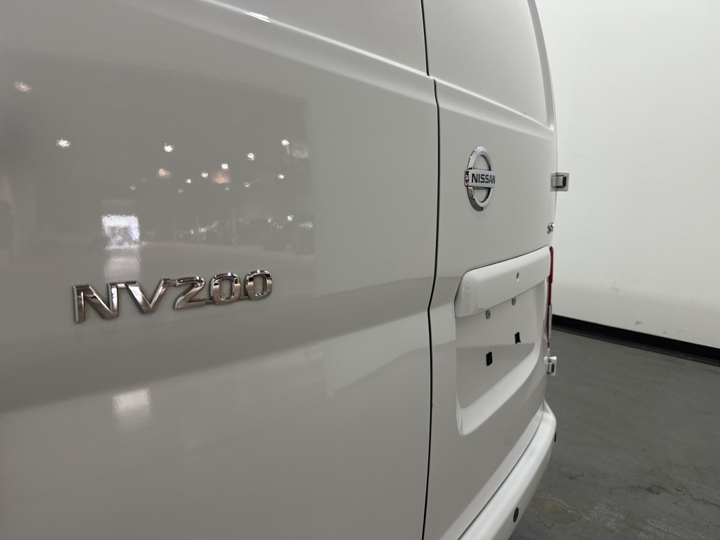 Vehicle image 15 of 68