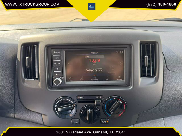 Vehicle image 32 of 49