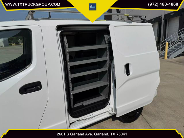 Vehicle image 25 of 49