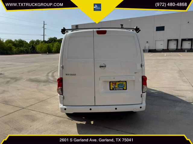 Vehicle image 9 of 49