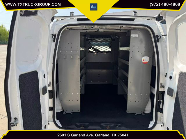 Vehicle image 21 of 49