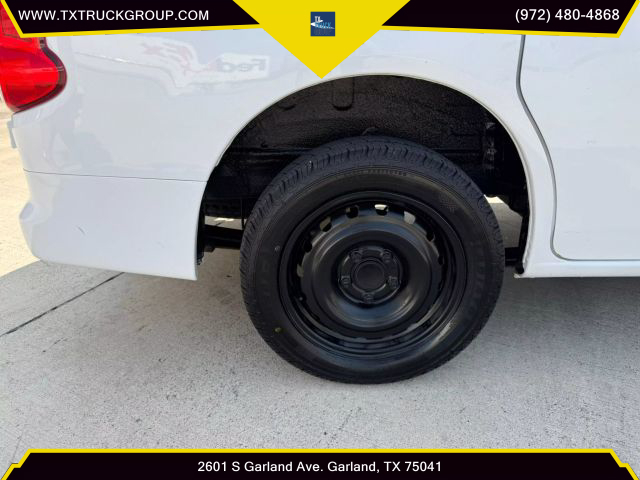 Vehicle image 47 of 49