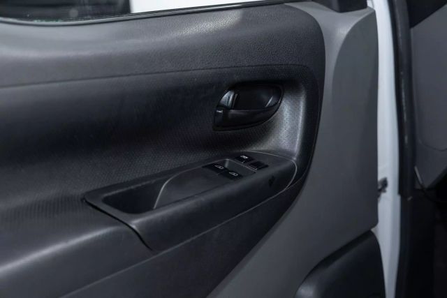 Vehicle image 21 of 36
