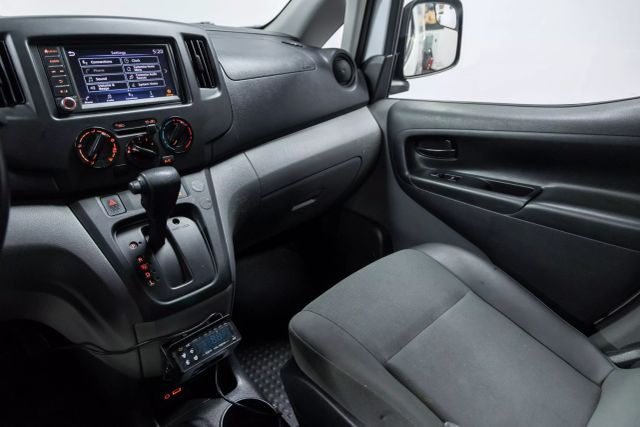 Vehicle image 34 of 36