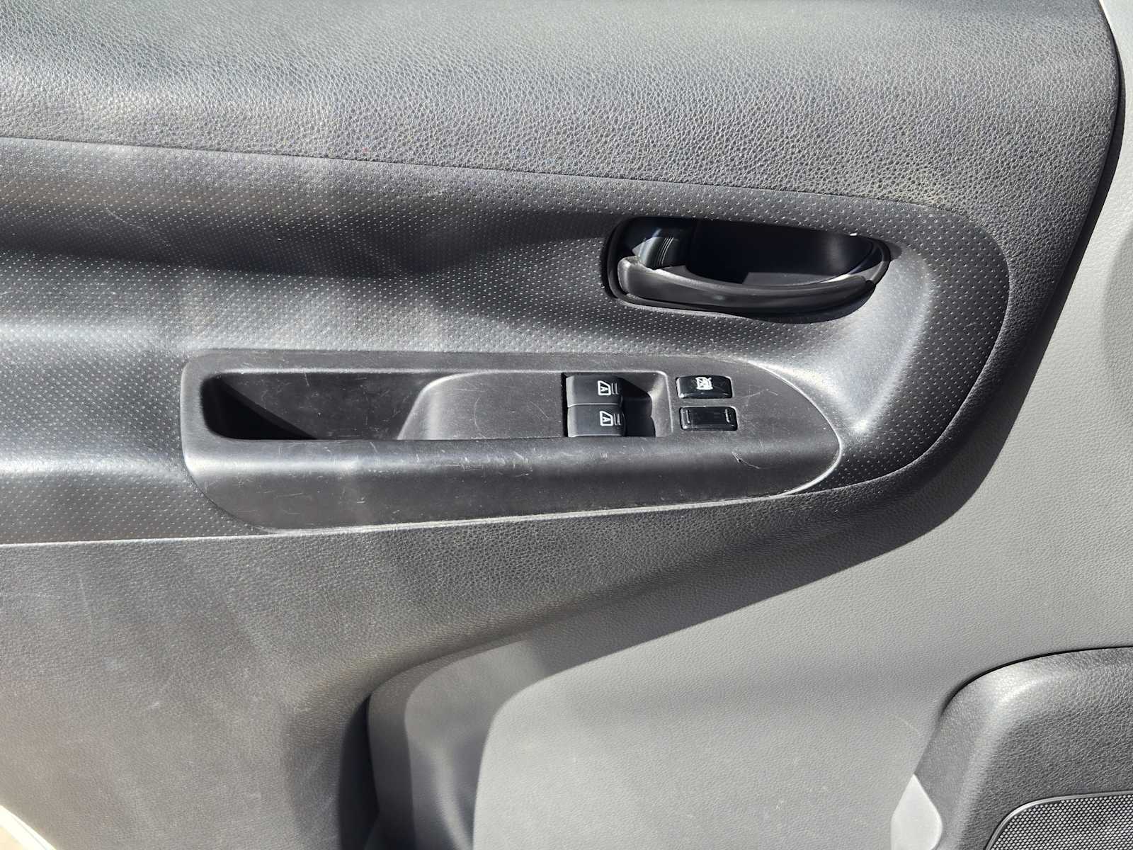 Vehicle image 23 of 31