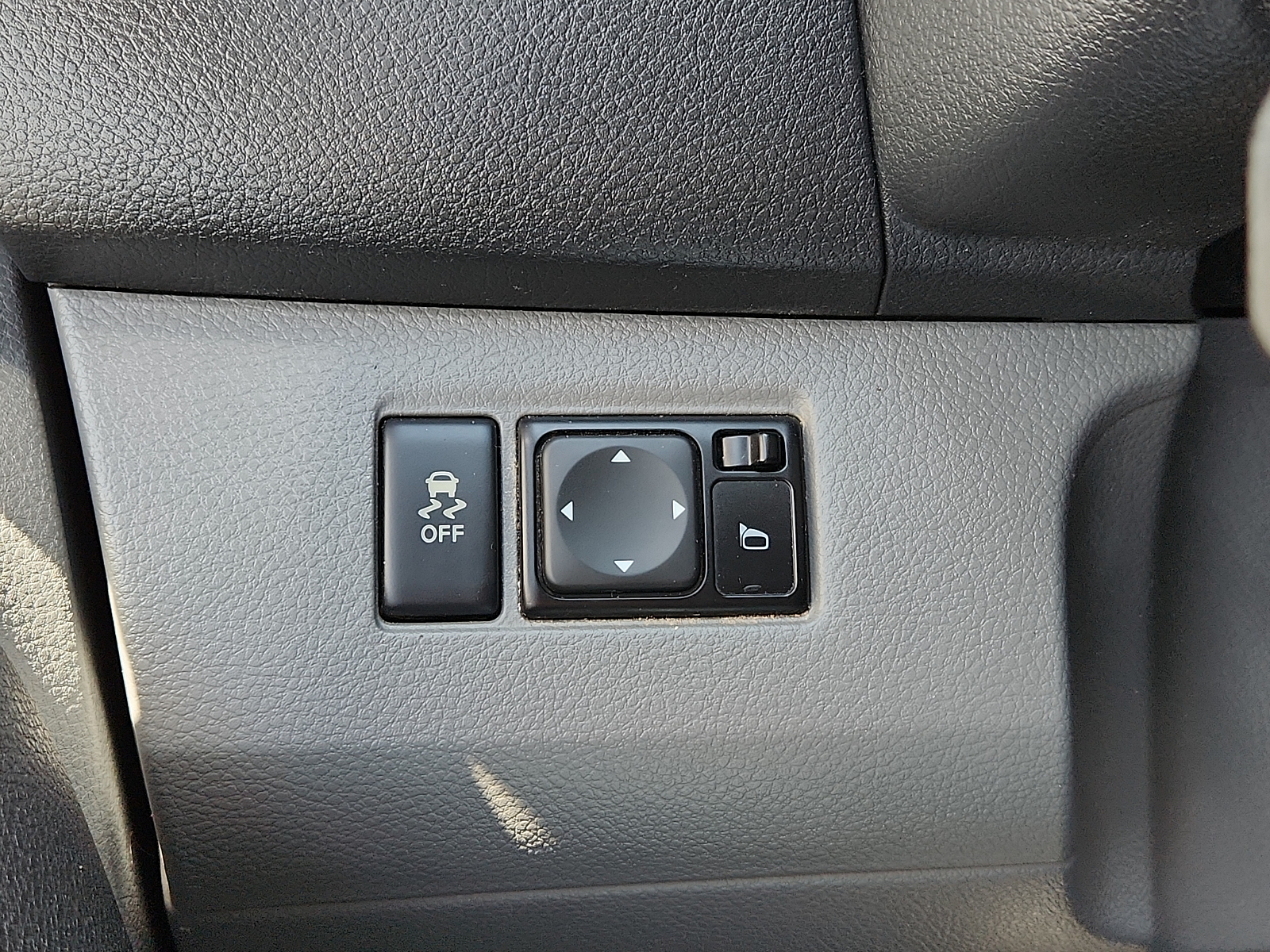 Vehicle image 13 of 16
