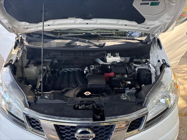 Vehicle image 10 of 24