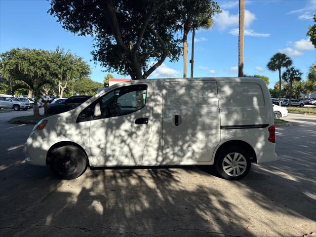 Vehicle image 9 of 24