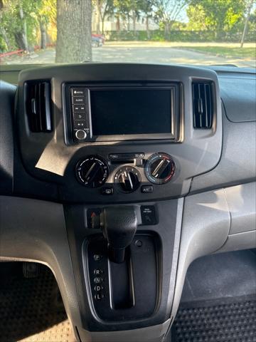 Vehicle image 21 of 24