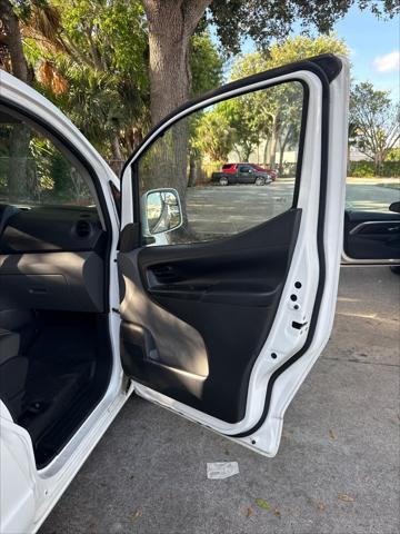 Vehicle image 17 of 24