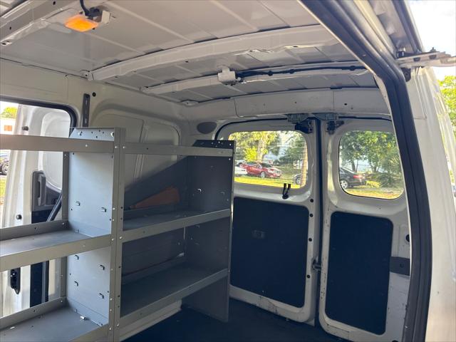 Vehicle image 19 of 24