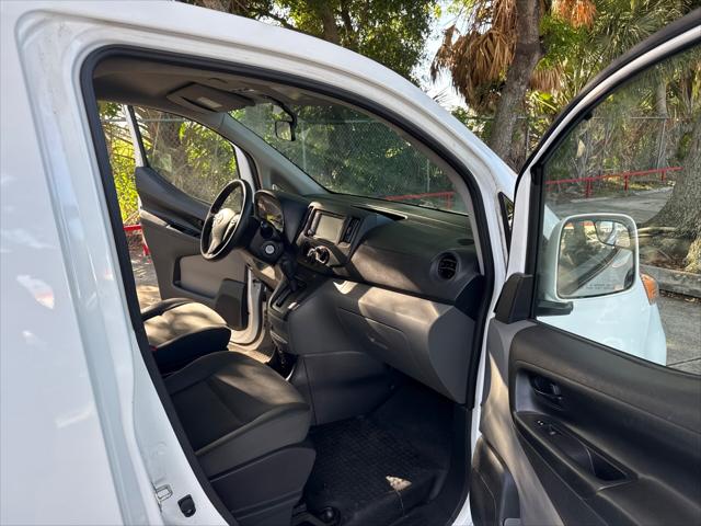 Vehicle image 13 of 24