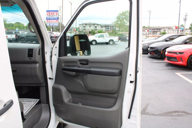 Vehicle image 27 of 36