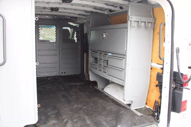 Vehicle image 32 of 36