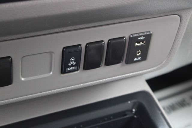 Vehicle image 22 of 36