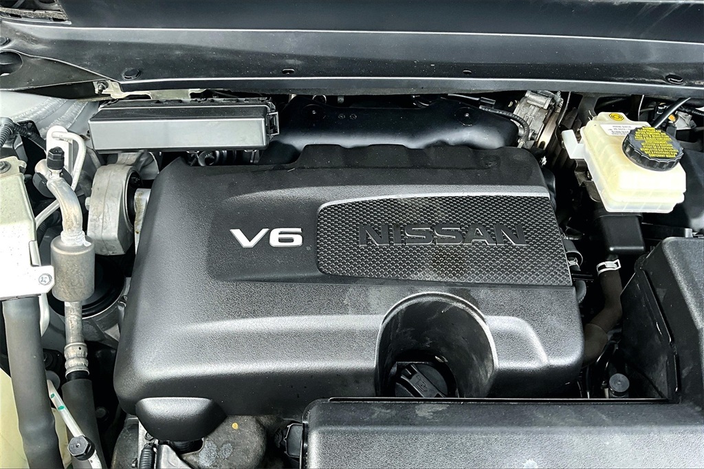 Vehicle image 31 of 33
