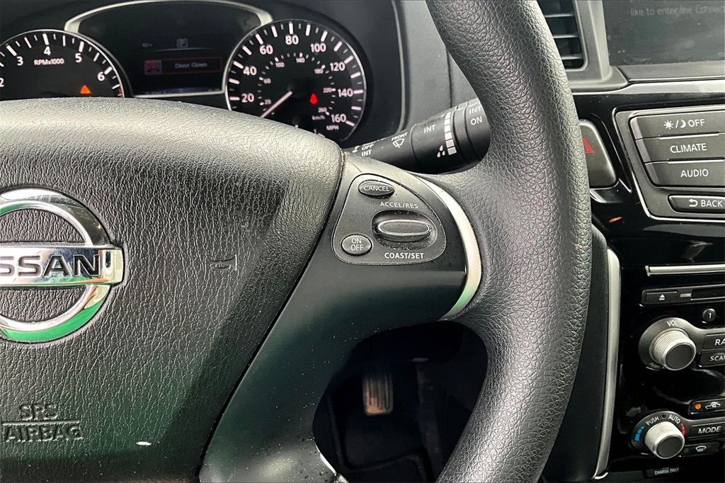 Vehicle image 19 of 33